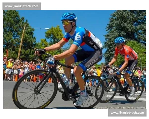 捕捉速度与力量之美的体育摄影实战技巧全解析提升构图用光与瞬间判断能力 - 副本 (2)